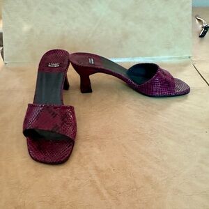 Stuart Weitzman Magenta Diamondback slide sandals